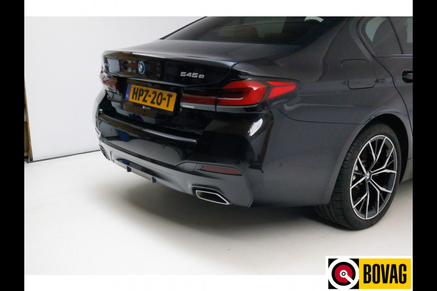 BMW 5 Serie 545e xDrive High Executive M-sport 394 PK | Pano | Trekhaak elec. | Volledig leder 360 Camera, Stoel- en stuurverwarming