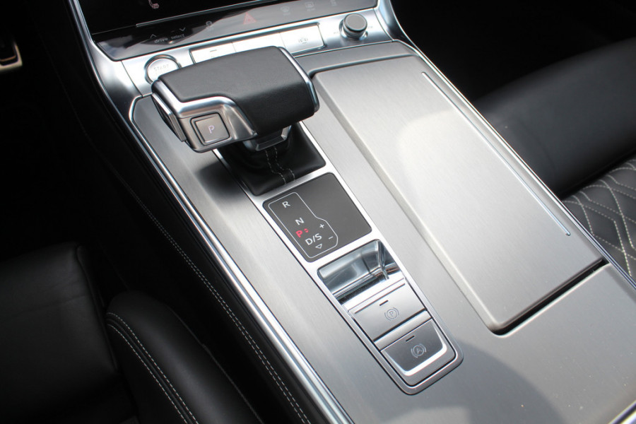 Audi A6 Avant 55 TFSI quattro Design Pro Line Plus / Trekhaak / Camera / Head-up / Achterasbesturing / Luchtvering / Softclose / B&O / Leder / Interieurvoorverwarming / Dodehoek / DAB / ACC / Stoelverwarming 4x