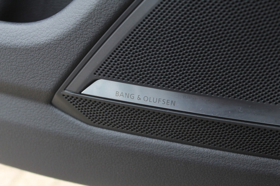 Audi A6 Avant 55 TFSI quattro Design Pro Line Plus / Trekhaak / Camera / Head-up / Achterasbesturing / Luchtvering / Softclose / B&O / Leder / Interieurvoorverwarming / Dodehoek / DAB / ACC / Stoelverwarming 4x