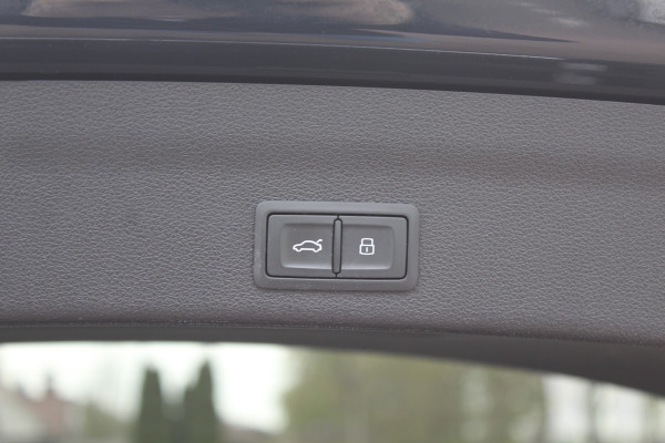 Audi A6 Avant 55 TFSI quattro Design Pro Line Plus / Trekhaak / Camera / Head-up / Achterasbesturing / Luchtvering / Softclose / B&O / Leder / Interieurvoorverwarming / Dodehoek / DAB / ACC / Stoelverwarming 4x