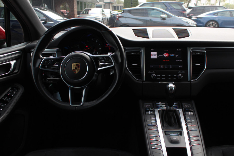 Porsche Macan 2.0 / Panoramadak / Luchtvering / NL Auto / 79.843 km / Dealer onderhouden.