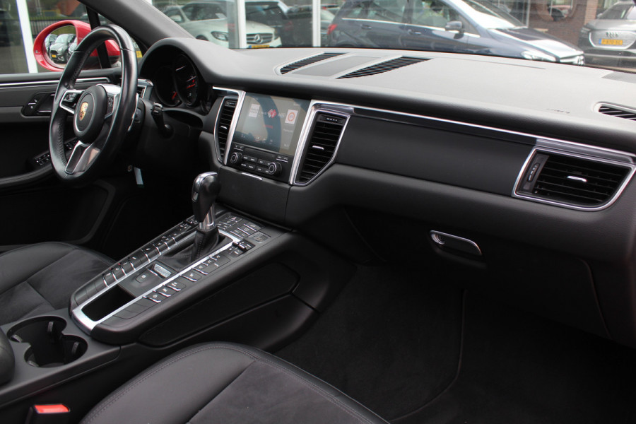Porsche Macan 2.0 / Panoramadak / Luchtvering / NL Auto / 79.843 km / Dealer onderhouden.
