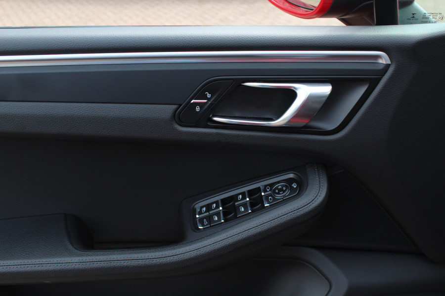Porsche Macan 2.0 / Panoramadak / Luchtvering / NL Auto / 79.843 km / Dealer onderhouden.