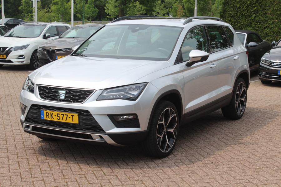Seat Ateca 1.4 EcoTSI Style / Trekhaak / Panoramadak / Camera / 18'' / Navigatie / LED Koplampen / Dodehoek / DAB / ACC