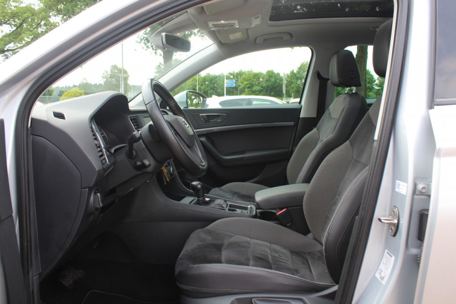 Seat Ateca 1.4 EcoTSI Style / Trekhaak / Panoramadak / Camera / 18'' / Navigatie / LED Koplampen / Dodehoek / DAB / ACC