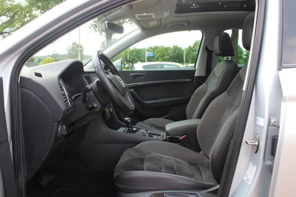 Seat Ateca 1.4 EcoTSI Style / Trekhaak / Panoramadak / Camera / 18'' / Navigatie / LED Koplampen / Dodehoek / DAB / ACC
