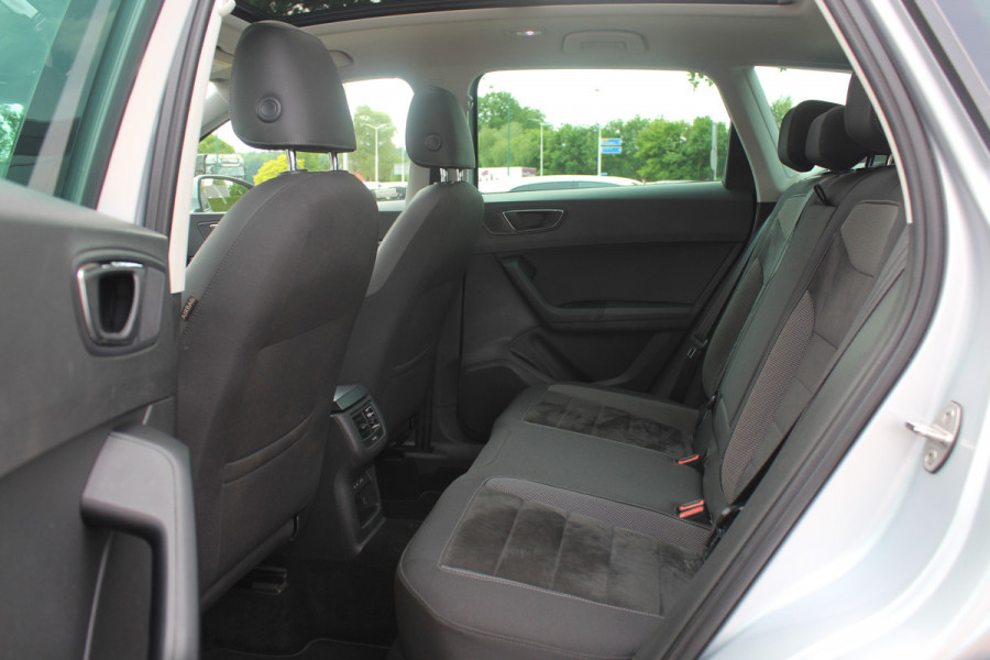 Seat Ateca 1.4 EcoTSI Style / Trekhaak / Panoramadak / Camera / 18'' / Navigatie / LED Koplampen / Dodehoek / DAB / ACC