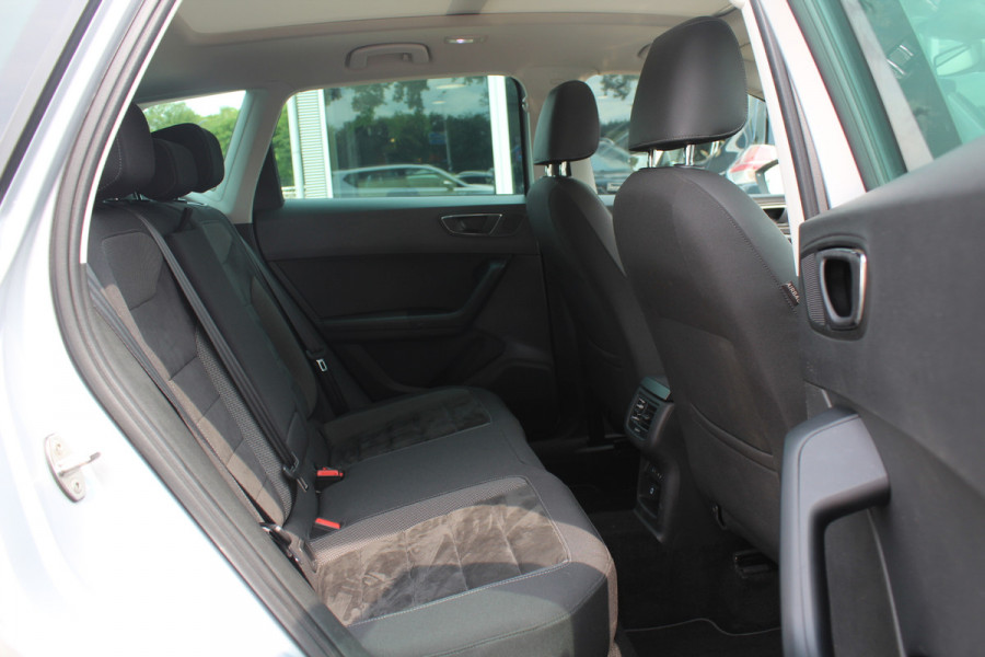 Seat Ateca 1.4 EcoTSI Style / Trekhaak / Panoramadak / Camera / 18'' / Navigatie / LED Koplampen / Dodehoek / DAB / ACC