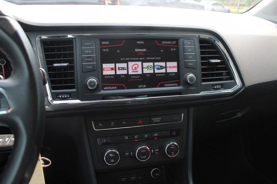 Seat Ateca 1.4 EcoTSI Style / Trekhaak / Panoramadak / Camera / 18'' / Navigatie / LED Koplampen / Dodehoek / DAB / ACC