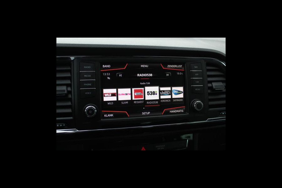 Seat Ateca 1.4 EcoTSI Style / Trekhaak / Panoramadak / Camera / 18'' / Navigatie / LED Koplampen / Dodehoek / DAB / ACC