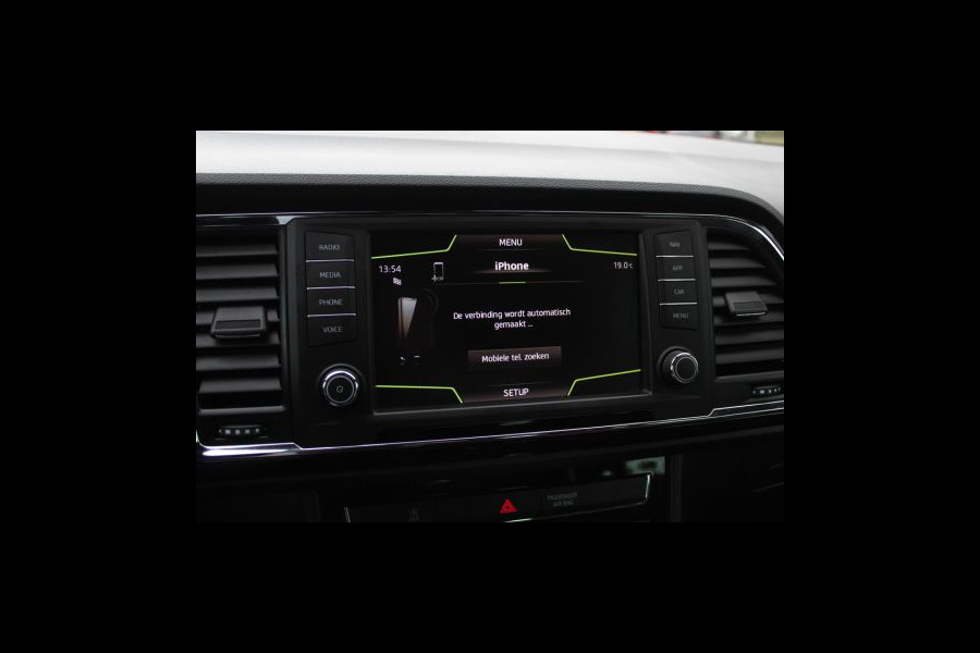 Seat Ateca 1.4 EcoTSI Style / Trekhaak / Panoramadak / Camera / 18'' / Navigatie / LED Koplampen / Dodehoek / DAB / ACC