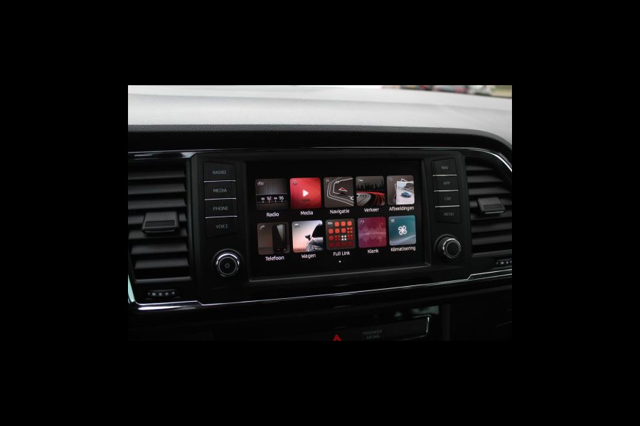 Seat Ateca 1.4 EcoTSI Style / Trekhaak / Panoramadak / Camera / 18'' / Navigatie / LED Koplampen / Dodehoek / DAB / ACC