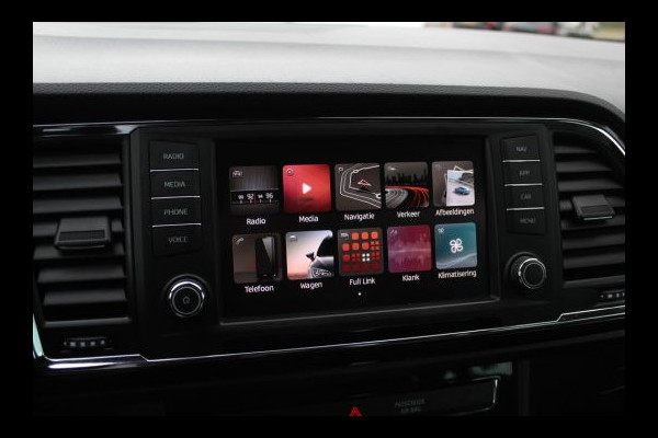 Seat Ateca 1.4 EcoTSI Style / Trekhaak / Panoramadak / Camera / 18'' / Navigatie / LED Koplampen / Dodehoek / DAB / ACC