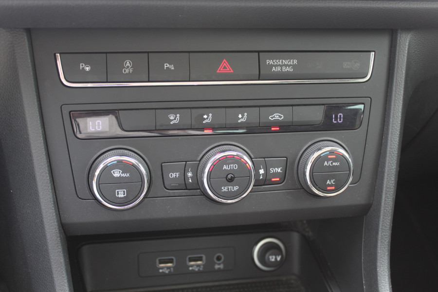 Seat Ateca 1.4 EcoTSI Style / Trekhaak / Panoramadak / Camera / 18'' / Navigatie / LED Koplampen / Dodehoek / DAB / ACC