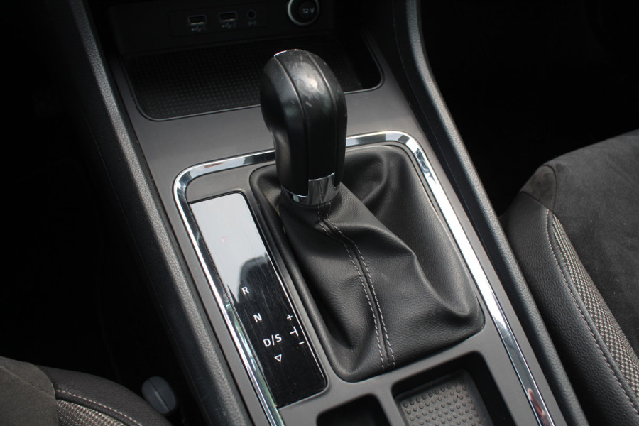 Seat Ateca 1.4 EcoTSI Style / Trekhaak / Panoramadak / Camera / 18'' / Navigatie / LED Koplampen / Dodehoek / DAB / ACC