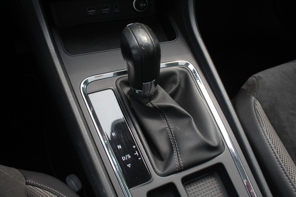 Seat Ateca 1.4 EcoTSI Style / Trekhaak / Panoramadak / Camera / 18'' / Navigatie / LED Koplampen / Dodehoek / DAB / ACC