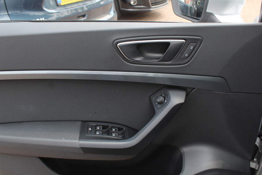 Seat Ateca 1.4 EcoTSI Style / Trekhaak / Panoramadak / Camera / 18'' / Navigatie / LED Koplampen / Dodehoek / DAB / ACC