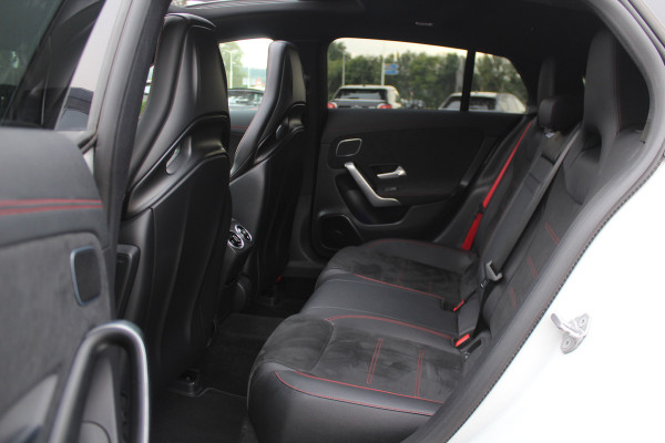 Mercedes-Benz CLA-Klasse Shooting Brake AMG 45 S 4MATIC+ Premium Plus / Panoramadak / 360Camera / Sportuitlaat / Schaalstoelen / Burmester / DAB / Dodehoek / Matrix LED / Memory seats / Navigatie