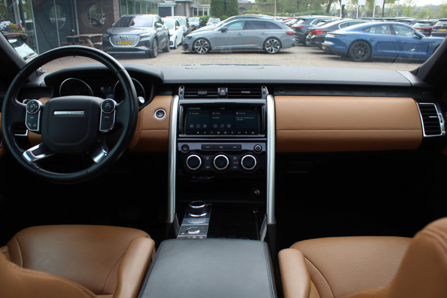 Land Rover Discovery 2.0 Td4 HSE Luxury / Trekhaak / Panoramadak / Camera / 22'' / Luchtvering / Keyless / DAB / Cruise Control