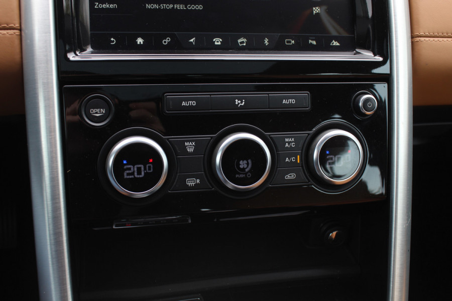 Land Rover Discovery 2.0 Td4 HSE Luxury / Trekhaak / Panoramadak / Camera / 22'' / Luchtvering / Keyless / DAB / Cruise Control