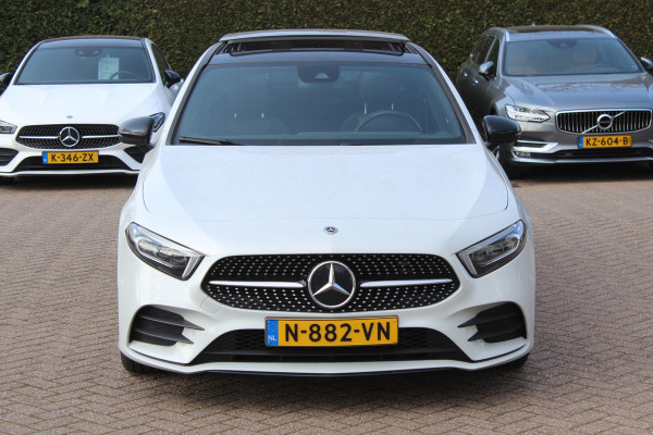 Mercedes-Benz A-Klasse 180 Business Solution AMG / Panoramadak / Camera / Sfeerverlichting / Apple CarPlay / 18'' / DAB / Stoelverwarming / Cruise Control
