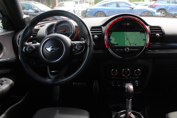 MINI Clubman 2.0 Cooper S Chili Serious Business / Leder / 19'' / Navigatie / Keyless / Getint glas / Parkeerhulp V+A / Stoelverwarming / DAB / Cruise Control