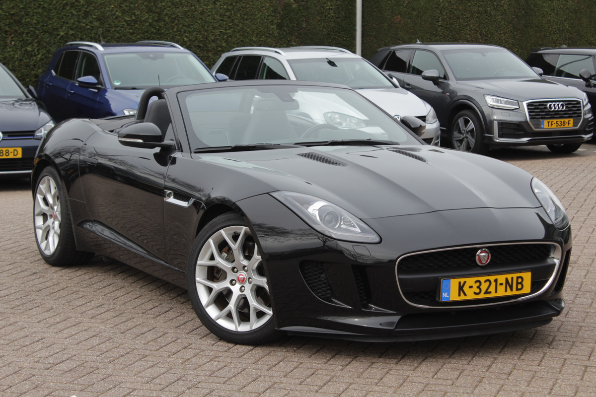 Jaguar F-Type 3.0 V6 Convertible 69.614 km! / Camera / Leder / Keyless / Memory seats / 19'' / Sportuitlaat Jaguar F-Type 3.0 V6 Convertible 69.614 km! / Camera / Leder / Keyless / Memory seats / 19'' / Sportuitlaat