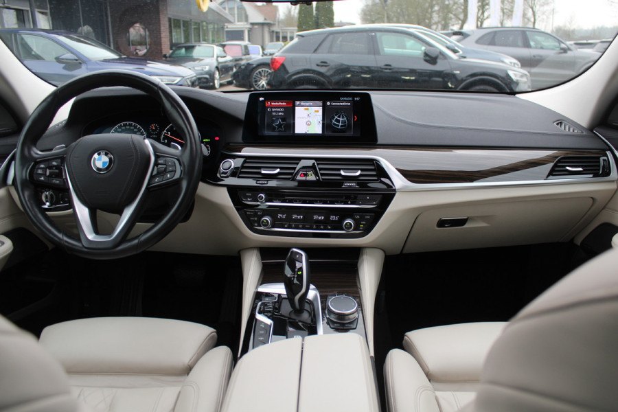 BMW 6 Serie Gran Turismo 630i High Exe. Edition 68.661 km! / Panoramadak / 360Camera / Head-up / Luchtvering / 20'' / Luxe Leder / Safety Pack / Luxury Line / Navigatie / Stoelverwarming