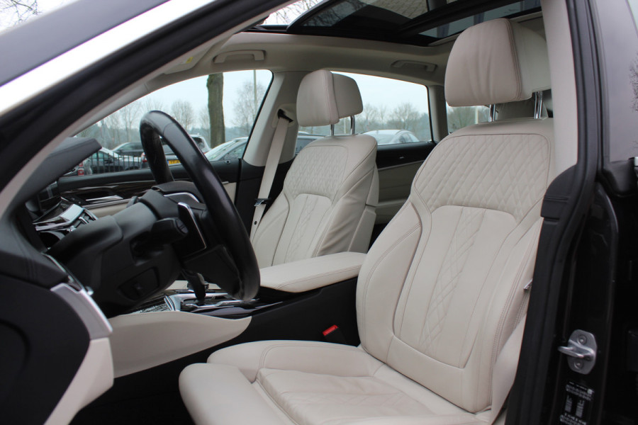 BMW 6 Serie Gran Turismo 630i High Exe. Edition 68.661 km! / Panoramadak / 360Camera / Head-up / Luchtvering / 20'' / Luxe Leder / Safety Pack / Luxury Line / Navigatie / Stoelverwarming