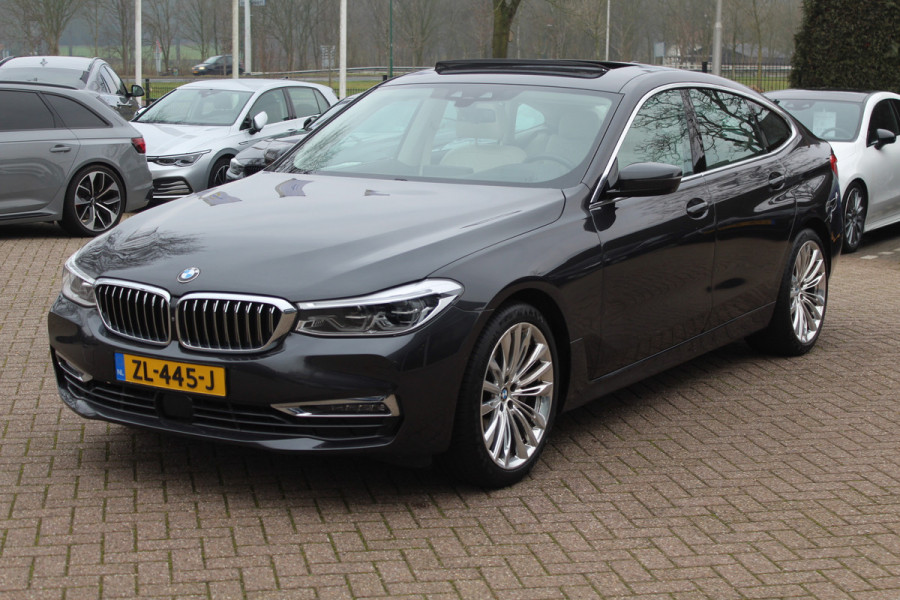 BMW 6 Serie Gran Turismo 630i High Exe. Edition 68.661 km! / Panoramadak / 360Camera / Head-up / Luchtvering / 20'' / Luxe Leder / Safety Pack / Luxury Line / Navigatie / Stoelverwarming