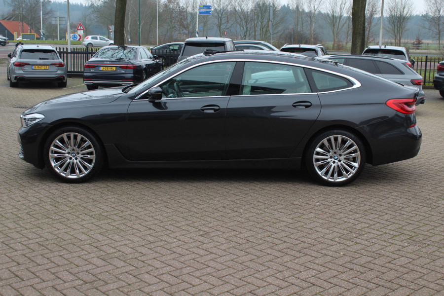 BMW 6 Serie Gran Turismo 630i High Exe. Edition 68.661 km! / Panoramadak / 360Camera / Head-up / Luchtvering / 20'' / Luxe Leder / Safety Pack / Luxury Line / Navigatie / Stoelverwarming