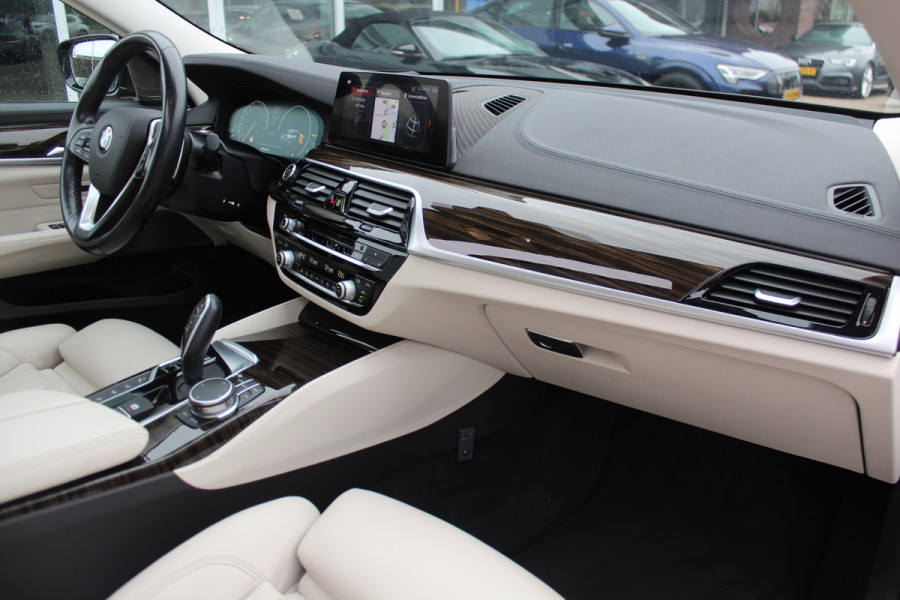 BMW 6 Serie Gran Turismo 630i High Exe. Edition 68.661 km! / Panoramadak / 360Camera / Head-up / Luchtvering / 20'' / Luxe Leder / Safety Pack / Luxury Line / Navigatie / Stoelverwarming