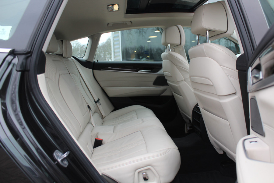 BMW 6 Serie Gran Turismo 630i High Exe. Edition 68.661 km! / Panoramadak / 360Camera / Head-up / Luchtvering / 20'' / Luxe Leder / Safety Pack / Luxury Line / Navigatie / Stoelverwarming