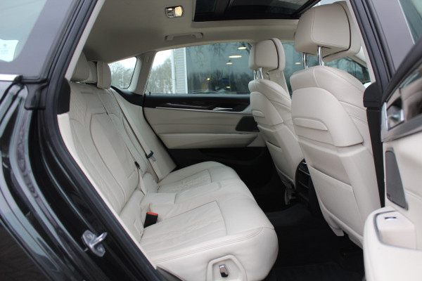 BMW 6 Serie Gran Turismo 630i High Exe. Edition 68.661 km! / Panoramadak / 360Camera / Head-up / Luchtvering / 20'' / Luxe Leder / Safety Pack / Luxury Line / Navigatie / Stoelverwarming