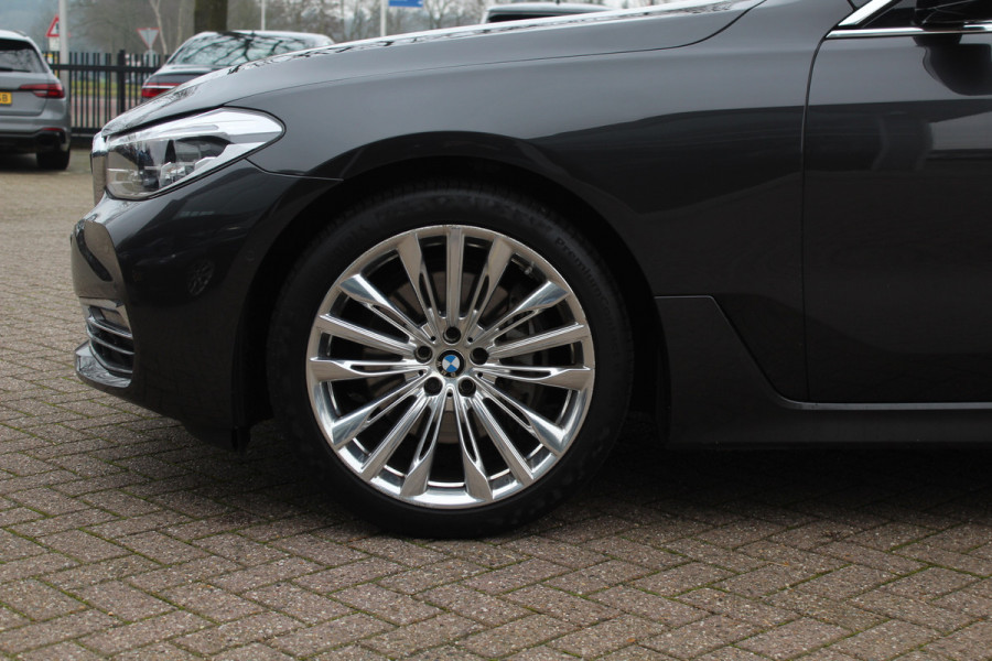 BMW 6 Serie Gran Turismo 630i High Exe. Edition 68.661 km! / Panoramadak / 360Camera / Head-up / Luchtvering / 20'' / Luxe Leder / Safety Pack / Luxury Line / Navigatie / Stoelverwarming