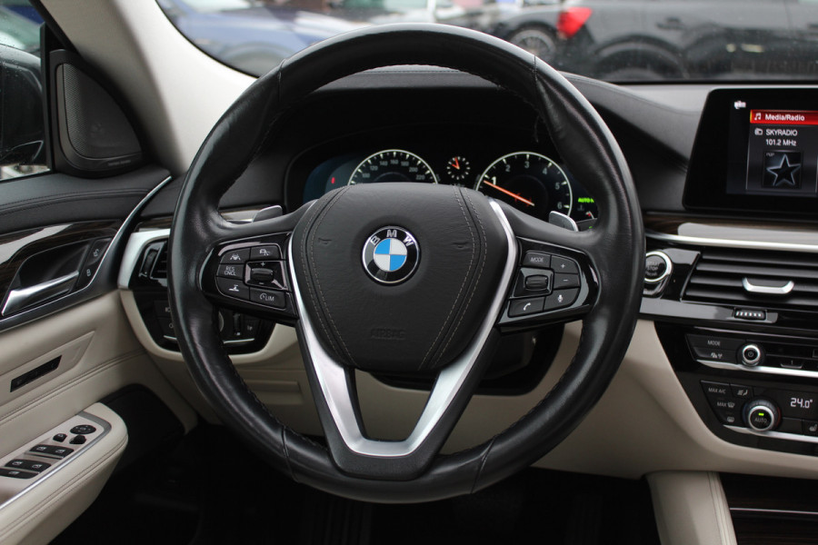 BMW 6 Serie Gran Turismo 630i High Exe. Edition 68.661 km! / Panoramadak / 360Camera / Head-up / Luchtvering / 20'' / Luxe Leder / Safety Pack / Luxury Line / Navigatie / Stoelverwarming