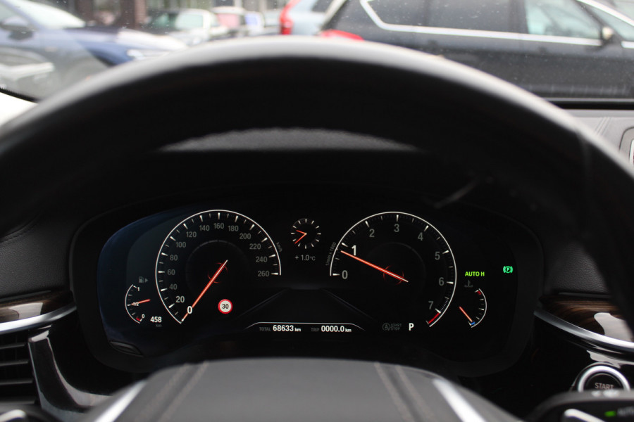 BMW 6 Serie Gran Turismo 630i High Exe. Edition 68.661 km! / Panoramadak / 360Camera / Head-up / Luchtvering / 20'' / Luxe Leder / Safety Pack / Luxury Line / Navigatie / Stoelverwarming