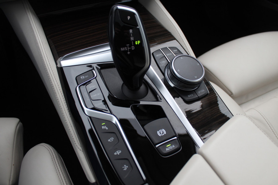 BMW 6 Serie Gran Turismo 630i High Exe. Edition 68.661 km! / Panoramadak / 360Camera / Head-up / Luchtvering / 20'' / Luxe Leder / Safety Pack / Luxury Line / Navigatie / Stoelverwarming