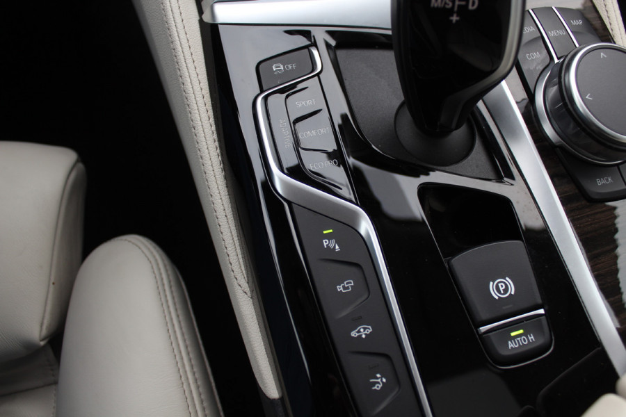 BMW 6 Serie Gran Turismo 630i High Exe. Edition 68.661 km! / Panoramadak / 360Camera / Head-up / Luchtvering / 20'' / Luxe Leder / Safety Pack / Luxury Line / Navigatie / Stoelverwarming