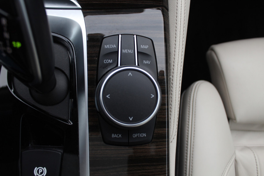 BMW 6 Serie Gran Turismo 630i High Exe. Edition 68.661 km! / Panoramadak / 360Camera / Head-up / Luchtvering / 20'' / Luxe Leder / Safety Pack / Luxury Line / Navigatie / Stoelverwarming