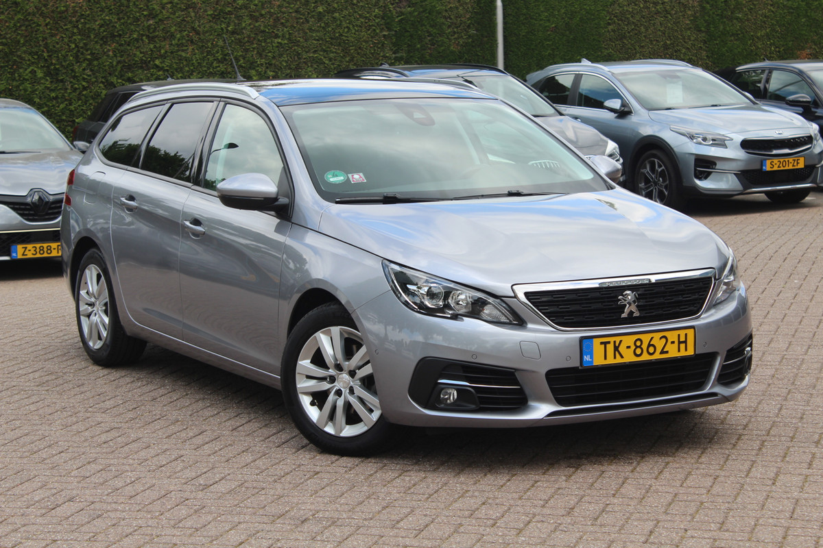 Peugeot 308 SW 1.2 PureTech Blue Lease Exe. / NIEUWSTAAT! / Panoramadak / Navigatie / Parkeerhulp V+A / 16'' / DAB / Cruise Control Peugeot 308 SW 1.2 PureTech Blue Lease Exe. / NIEUWSTAAT! / Panoramadak / Navigatie / Parkeerhulp V+A / 16'' / DAB / Cruise Control