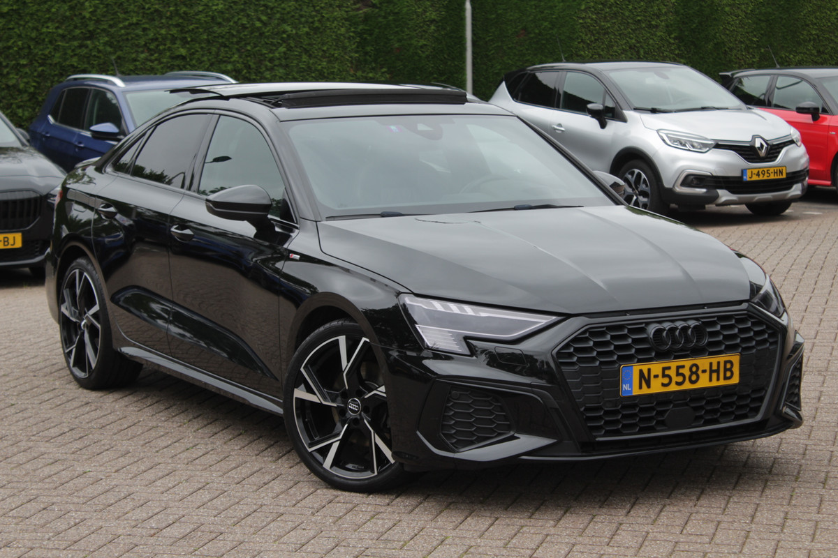 Audi A3 Limousine 30 TFSI S edition / Panoramadak / Camera / Head-up / Luxe Leder / B&O / Carbon spoiler / Dodehoek / Navigatie / ACC / DAB Audi A3 Limousine 30 TFSI S edition / Panoramadak / Camera / Head-up / Luxe Leder / B&O / Carbon spoiler / Dodehoek / Navigatie / ACC / DAB