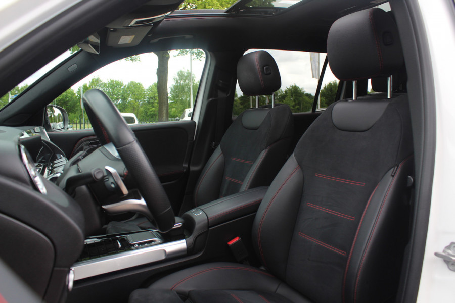 Mercedes-Benz Glb 200 Premium Plus 7p. / Panoramadak / Camera / 20'' / Sfeerverlichting / Navigatie / Dodehoek / DAB / Stoelverwarming / Cruise Control