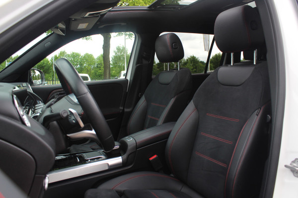 Mercedes-Benz Glb 200 Premium Plus 7p. / Panoramadak / Camera / 20'' / Sfeerverlichting / Navigatie / Dodehoek / DAB / Stoelverwarming / Cruise Control