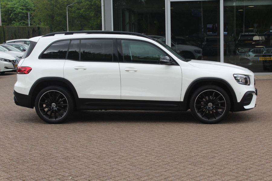 Mercedes-Benz Glb 200 Premium Plus 7p. / Panoramadak / Camera / 20'' / Sfeerverlichting / Navigatie / Dodehoek / DAB / Stoelverwarming / Cruise Control