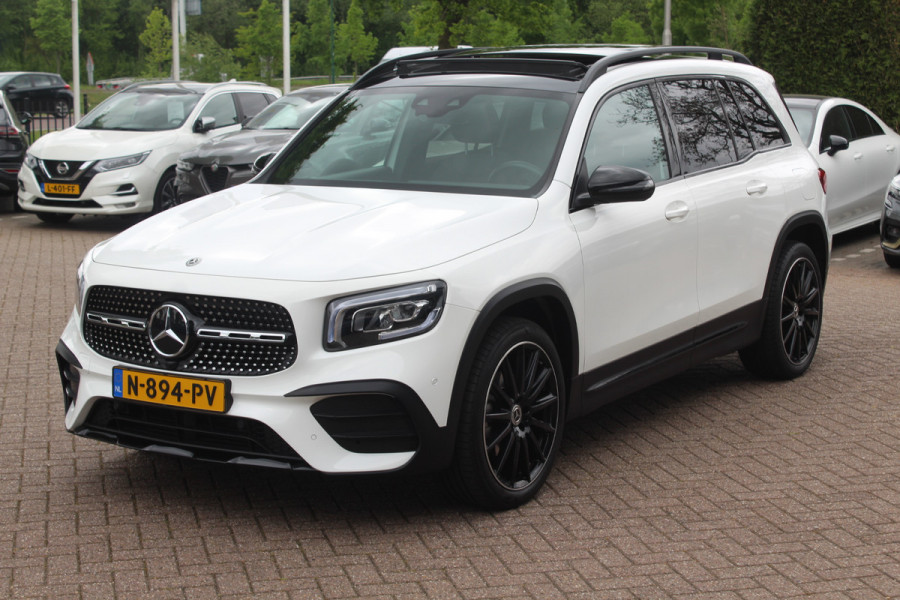 Mercedes-Benz Glb 200 Premium Plus 7p. / Panoramadak / Camera / 20'' / Sfeerverlichting / Navigatie / Dodehoek / DAB / Stoelverwarming / Cruise Control