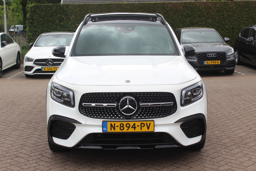 Mercedes-Benz Glb 200 Premium Plus 7p. / Panoramadak / Camera / 20'' / Sfeerverlichting / Navigatie / Dodehoek / DAB / Stoelverwarming / Cruise Control