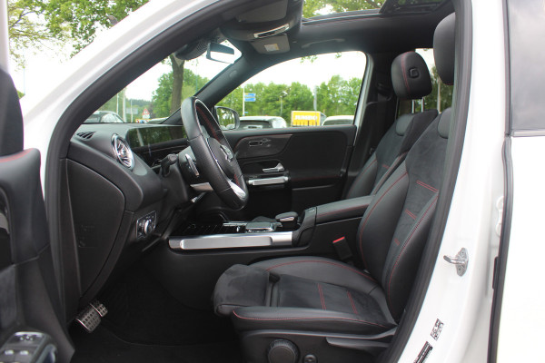 Mercedes-Benz Glb 200 Premium Plus 7p. / Panoramadak / Camera / 20'' / Sfeerverlichting / Navigatie / Dodehoek / DAB / Stoelverwarming / Cruise Control