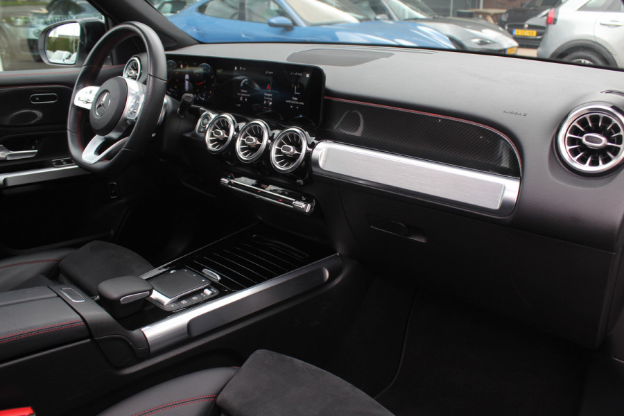 Mercedes-Benz Glb 200 Premium Plus 7p. / Panoramadak / Camera / 20'' / Sfeerverlichting / Navigatie / Dodehoek / DAB / Stoelverwarming / Cruise Control
