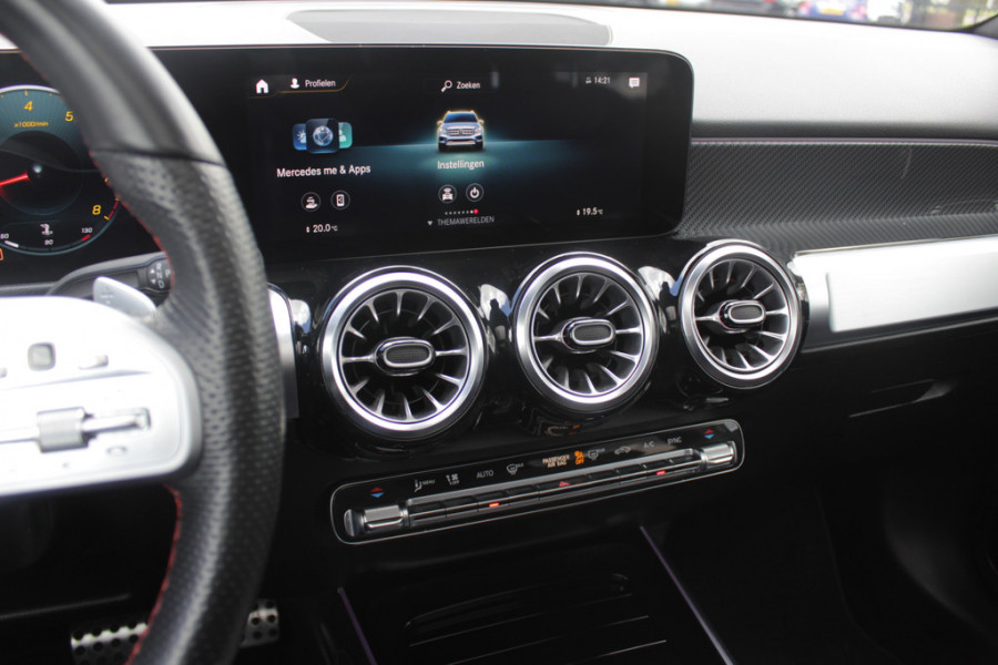 Mercedes-Benz Glb 200 Premium Plus 7p. / Panoramadak / Camera / 20'' / Sfeerverlichting / Navigatie / Dodehoek / DAB / Stoelverwarming / Cruise Control